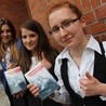 Tysiące młodych w Polsce sięga po Pismo Święte