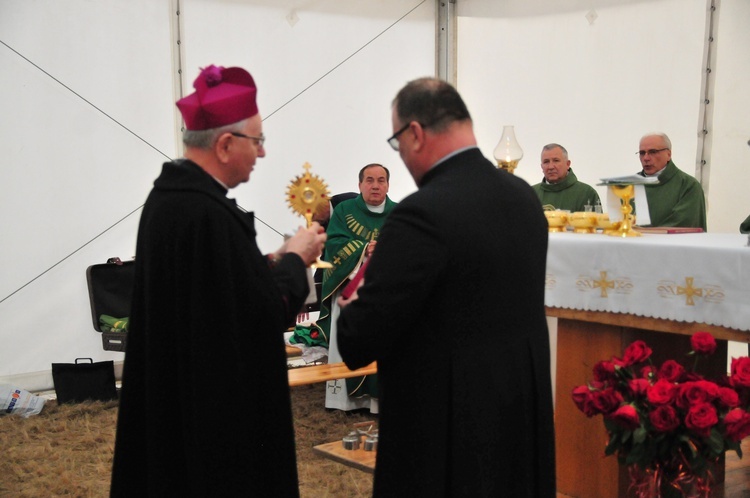 Abp Budzik poświęcił plac pod budowę kościoła św. Jana Kantego przy ul. Berylowej w Lublinie