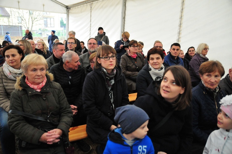 Abp Budzik poświęcił plac pod budowę kościoła św. Jana Kantego przy ul. Berylowej w Lublinie