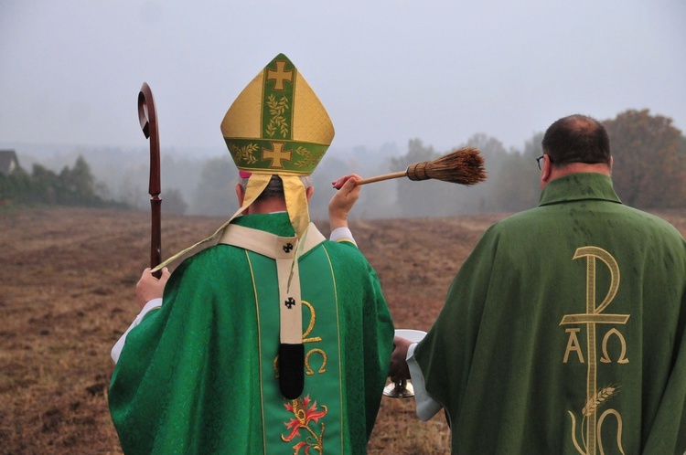 Abp Budzik poświęcił plac pod budowę kościoła św. Jana Kantego przy ul. Berylowej w Lublinie