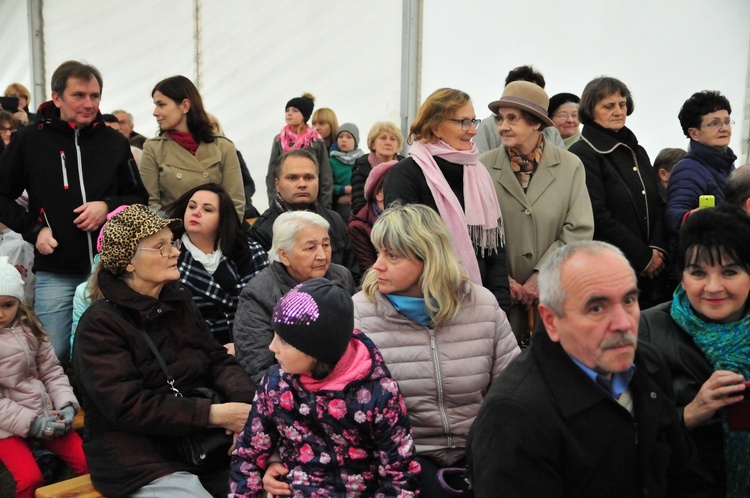 Abp Budzik poświęcił plac pod budowę kościoła św. Jana Kantego przy ul. Berylowej w Lublinie