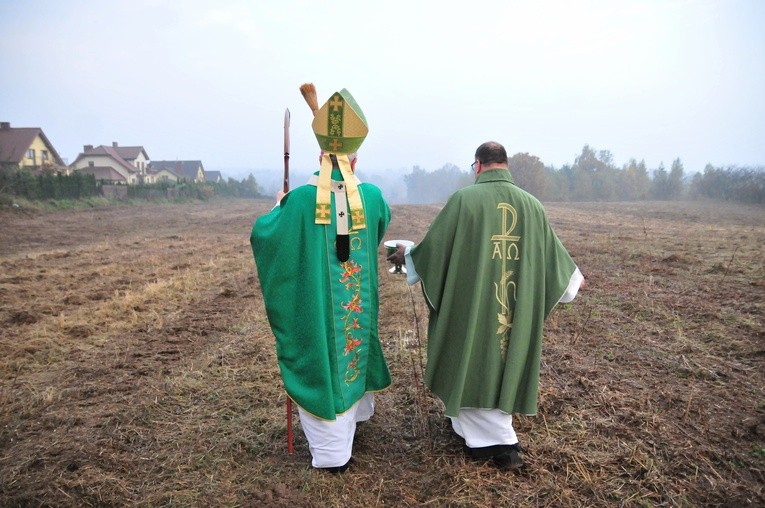 Abp Budzik poświęcił plac pod budowę kościoła św. Jana Kantego przy ul. Berylowej w Lublinie