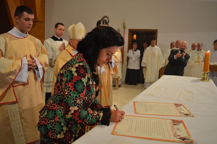 Poświęcenie świątyni oraz ołtarza św. Jana Pawła II w Nowym Targu 