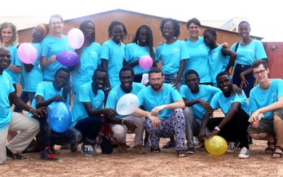 Wolontariusze VIDES ze swoimi senegalskimi przyjaciółmi