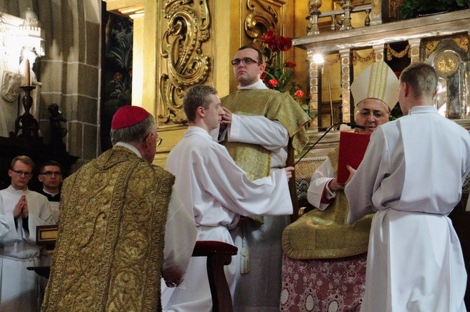 Uroczystość nałożenia paliusza abp. Markowi Jędraszewskiemu