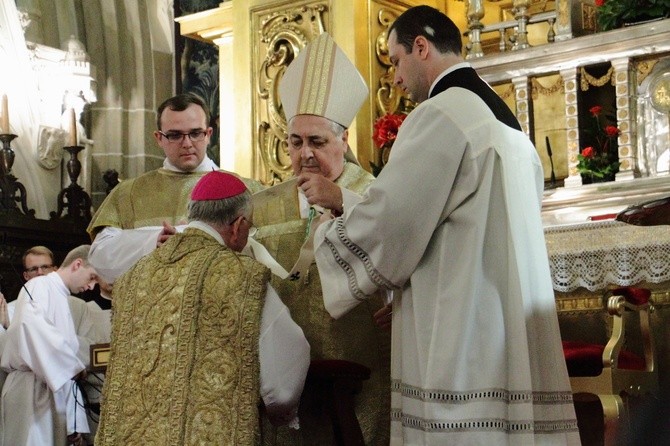 Uroczystość nałożenia paliusza abp. Markowi Jędraszewskiemu