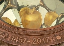 Złote jabłko z listami mieszkańców zostanie otwarte nie wcześniej niż za 40 lat.