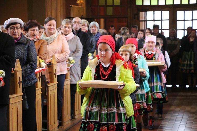 Wprowadzenie relikwii św. Jana Pawła II do parafii w Bobrownikach