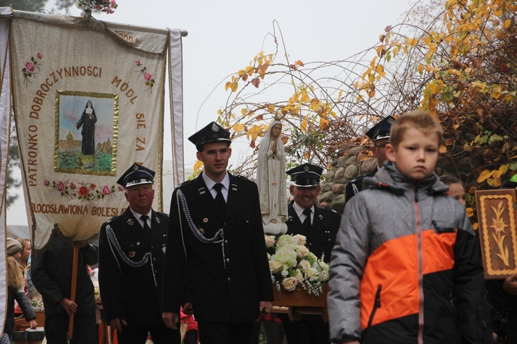 Wprowadzenie relikwii św. Jana Pawła II do parafii w Bobrownikach