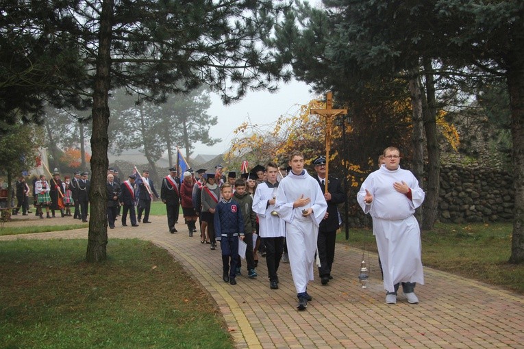 Wprowadzenie relikwii św. Jana Pawła II do parafii w Bobrownikach