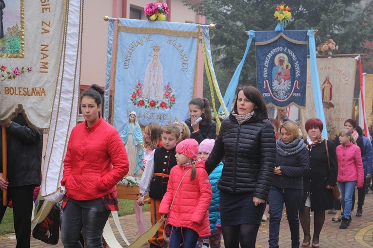 Wprowadzenie relikwii św. Jana Pawła II do parafii w Bobrownikach