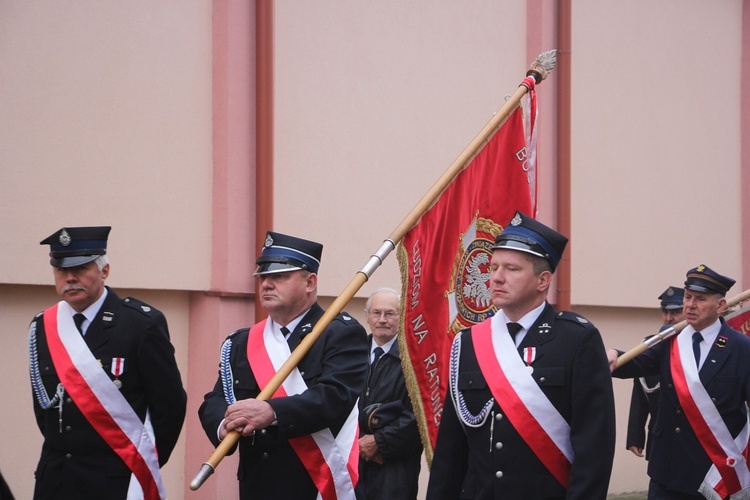 Wprowadzenie relikwii św. Jana Pawła II do parafii w Bobrownikach