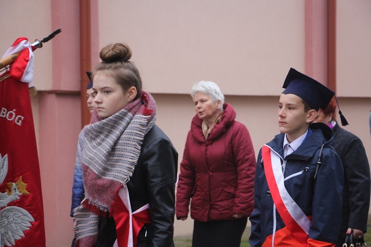 Wprowadzenie relikwii św. Jana Pawła II do parafii w Bobrownikach