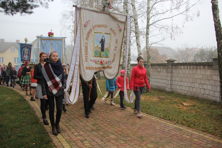 Wprowadzenie relikwii św. Jana Pawła II do parafii w Bobrownikach