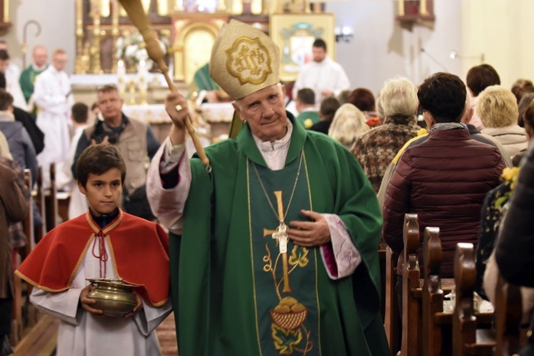 Przygotowanie i poświęcenie witraża, kraty i odnowionej figury