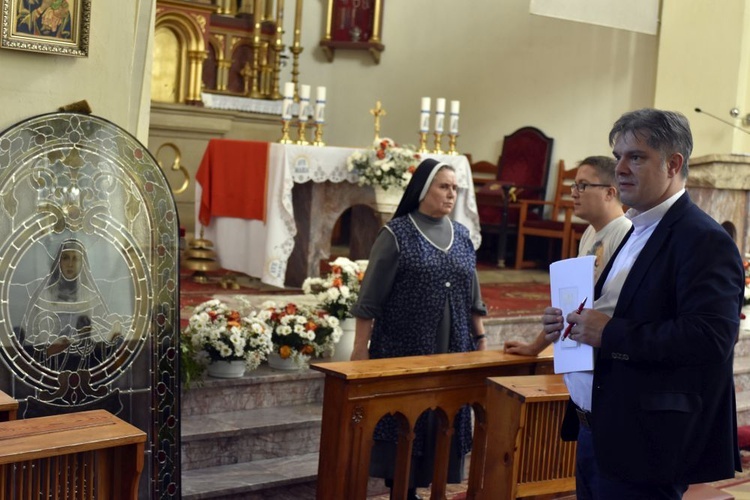 Przygotowanie i poświęcenie witraża, kraty i odnowionej figury