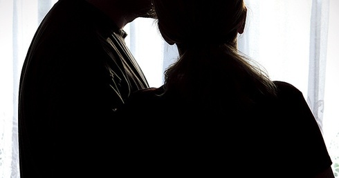 ▲	– Bywają dni, że każda wzmianka o problemach z zajściem w ciążę to powód do łez – przyznają bezdzietni małżonkowie. 