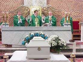 Eucharystii przewodniczył ks. Krzysztof Kida.