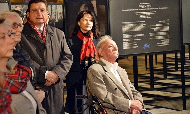 W pierwszej edycji festiwalu w Płońsku wziął udział m.in. Zygmunt Rolat (na wózku inwalidzkim), nowojorski biznesmen, filantrop i działacz na rzecz budowania dialogu polsko-żydowskiego