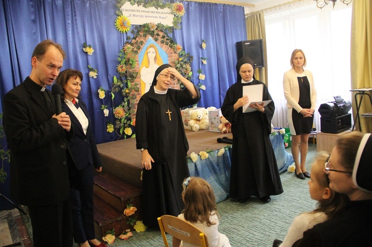 Z Maryją śpiewamy Bogu