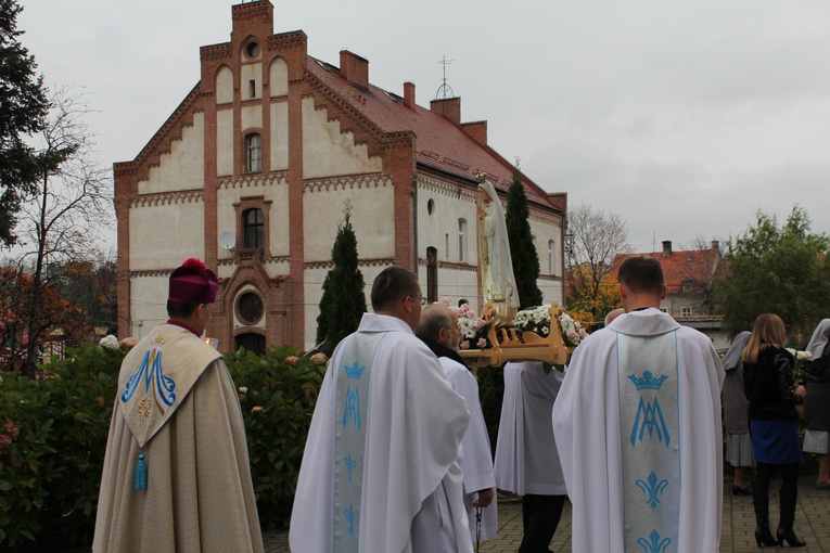 Relikwie św. Hiacynty i Franciszka w Pieszycach 