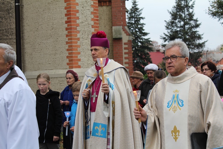 Relikwie św. Hiacynty i Franciszka w Pieszycach 