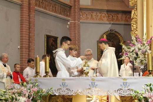 Relikwie św. Hiacynty i Franciszka w Pieszycach 