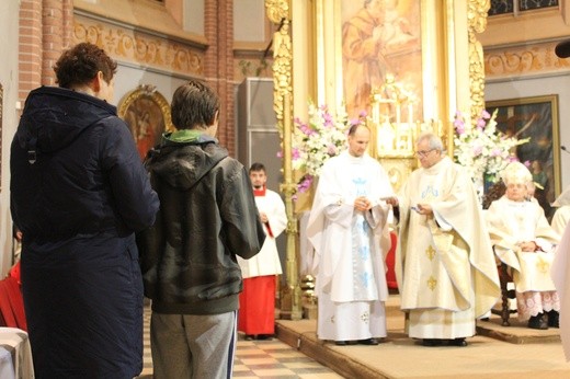 Relikwie św. Hiacynty i Franciszka w Pieszycach 