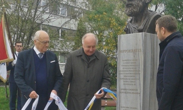 Odsłonili Hipokratesa