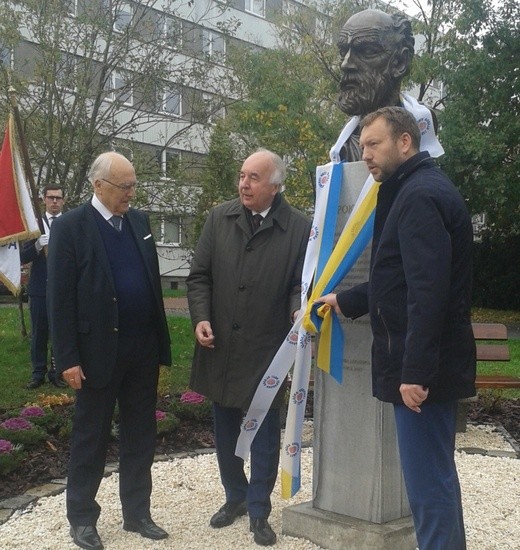 Pomnik Hipokratesa w Katowicach