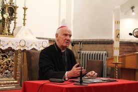 Spotkanie z biskupem Ignacym po wspólnej Mszy św. w kościele pw. św. Krzyża w Świdnicy 