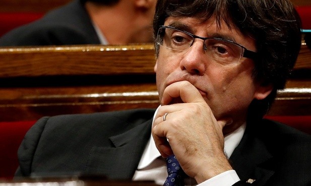 Puigdemont apeluje o pokojowy opór przeciw kontroli Hiszpanii nad Katalonią