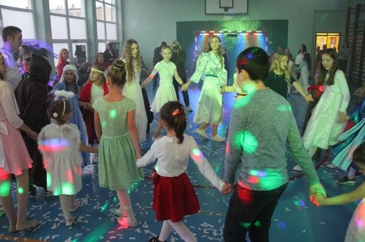 Bal świętych w Szerokiej