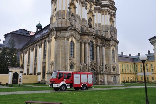 Wichura uszkodziła dach bazyliki