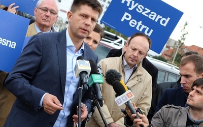 Petru: zakaz handlu w niedziele wprowadzi ogromny zamęt w kraju