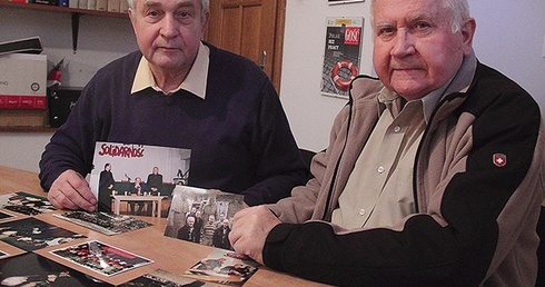 Andrzej Michałowski (z lewej) i Czesław Nowak wspominają swojego duszpasterza.