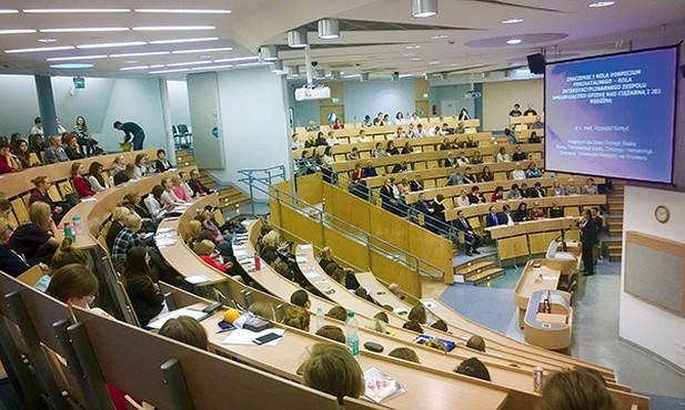 W Uniwersyteckim Szpitalu Klinicznym we Wrocławiu odbyła się konferencja pt. „Hospicyjna opieka perinatalna”. Zorganizowała ją Klinika Neonatologii we współpracy z Fundacją „Evangelium Vitae”. Wzięli w niej udział lekarze, studenci medycyny, położne oraz doświadczeni opieką hospicyjną rodzice z różnych stron Polski.