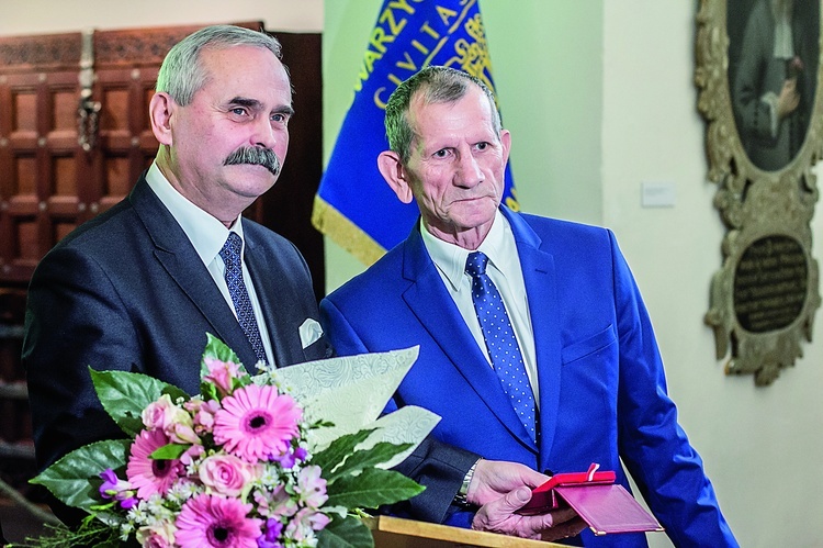 ▼	– Wyróżnienie wręczamy już od 50 lat – podkreśla Zbigniew Połoniewicz (po lewej).