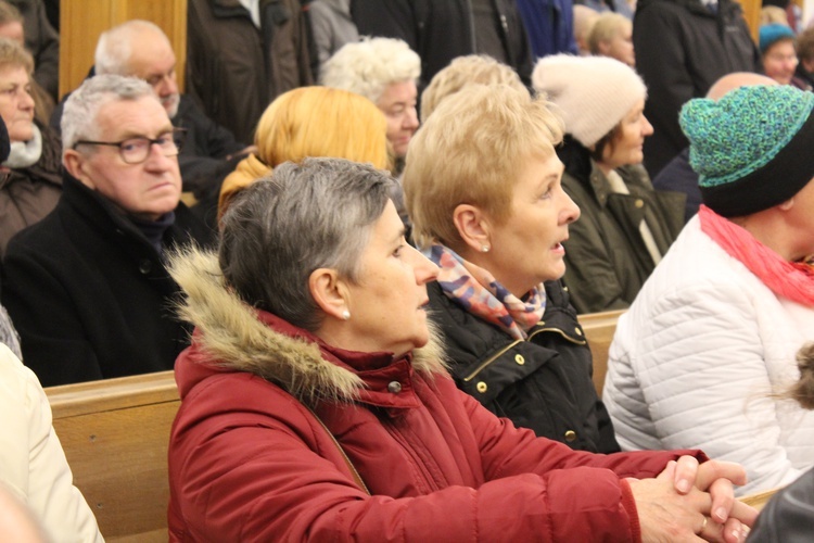 Zakończenie peregrynacj figurki Matki Bożej Fatimskiej w deicezji świdnickiej 