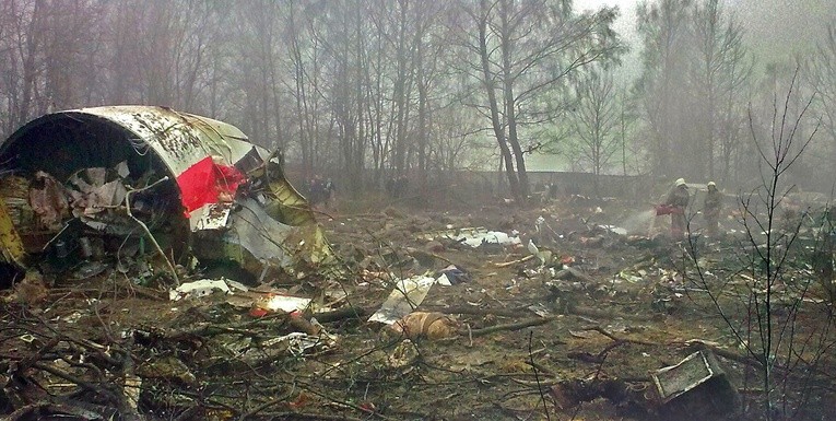 Podkomisja smoleńska: Lewe skrzydło Tu-154 M zniszczone w wyniku eksplozji wewnętrznej