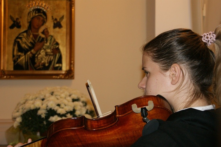 Czuwanie ze świętymi w Dębicy