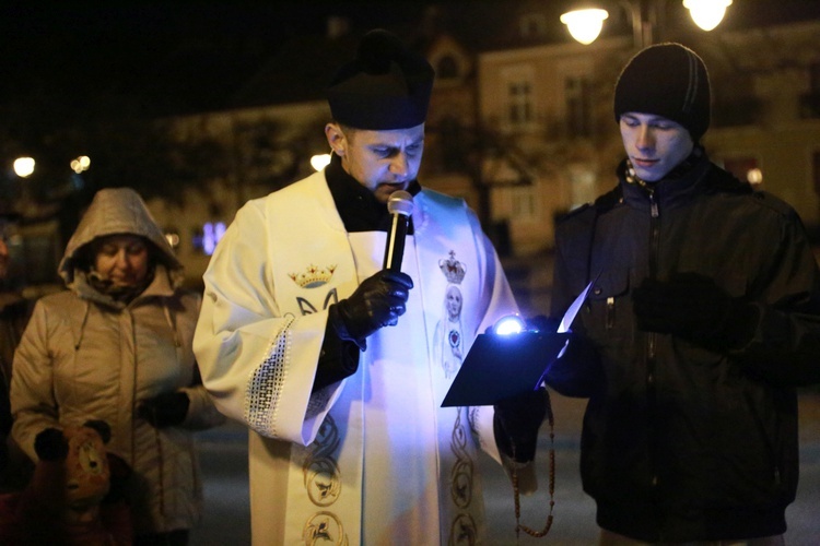 Procesja różańcowa w Żabnie