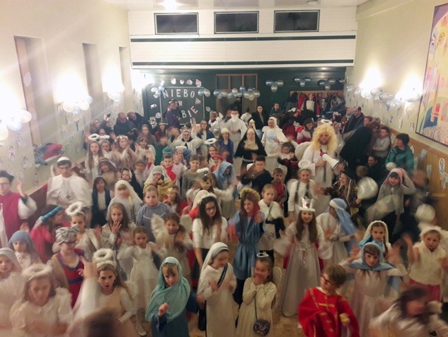 Różaniec ze świętymi w Radomiu