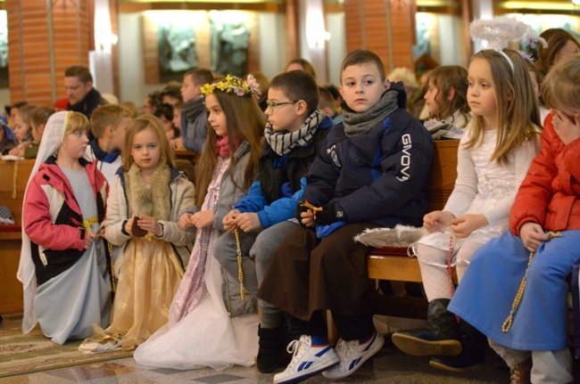 Różaniec ze świętymi w Radomiu