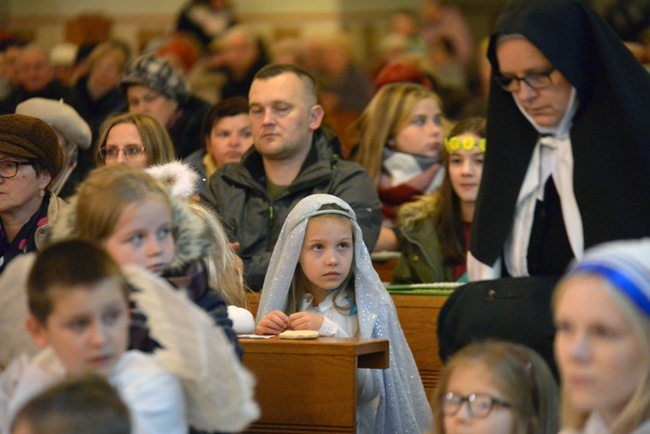 Różaniec ze świętymi w Radomiu