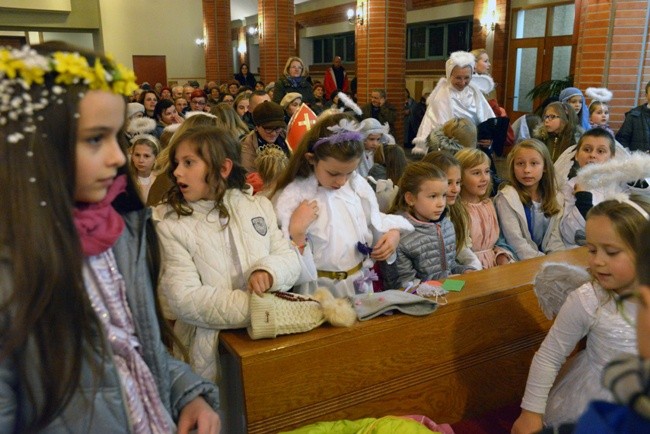 Różaniec ze świętymi w Radomiu