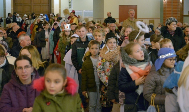 Różaniec ze świętymi w Radomiu