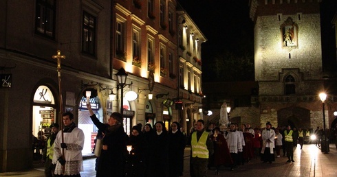 Stare Miasto pełne świętych