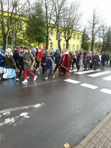 Orszak Wszystkich Świętych w Brzegu Dolnym