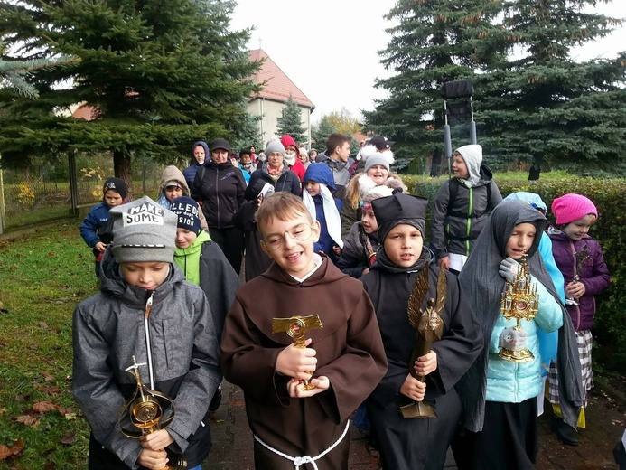 Orszak Wszystkich Świętych w Brzegu Dolnym